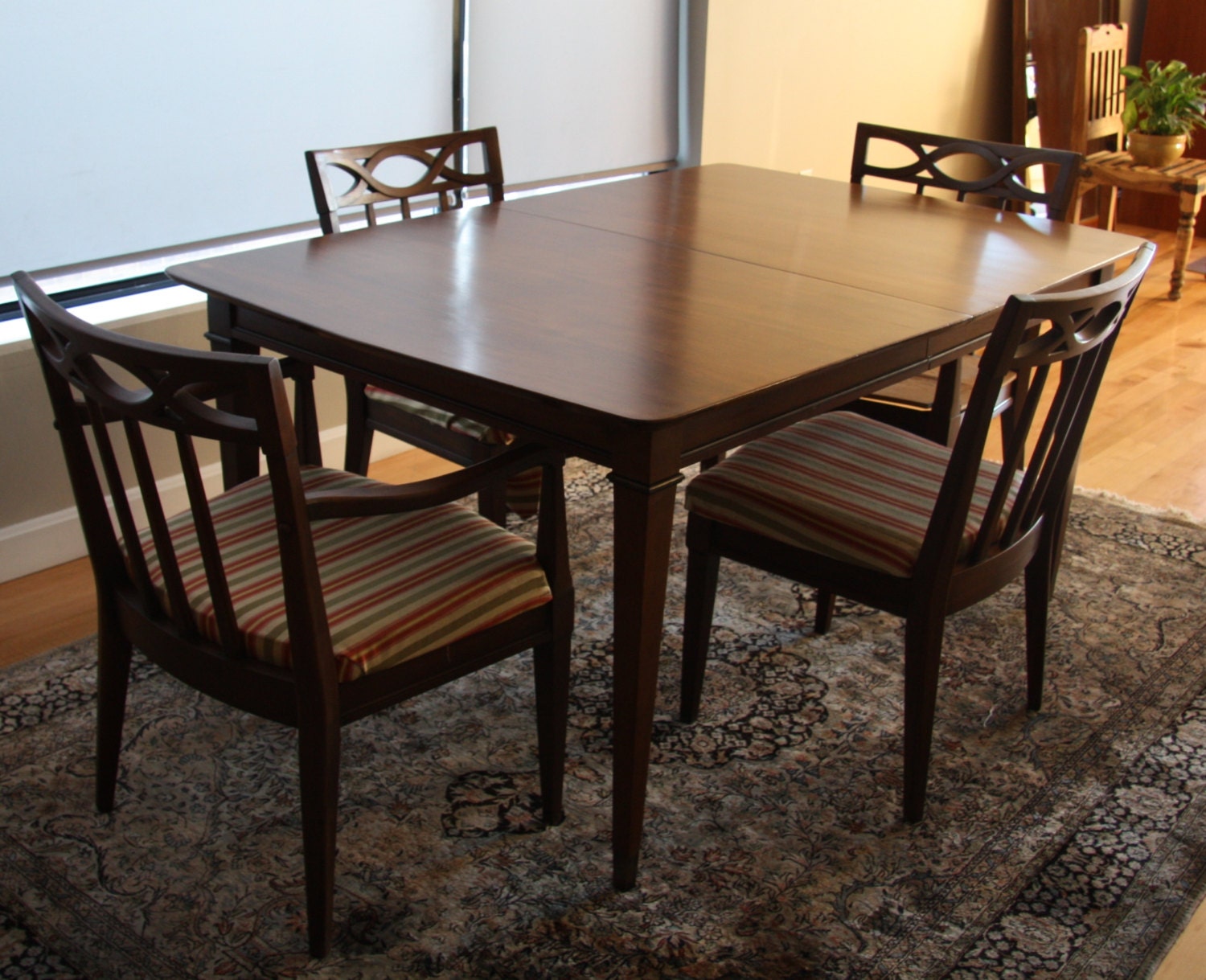 Vintage Mid Century Diningroom Table and Four Chairs – Haute Juice