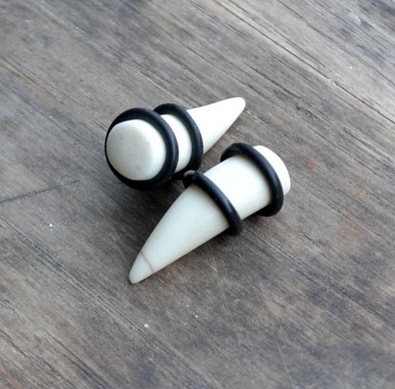 Bone plugs horn ear plugs 8 mm plugs boho ear plugs 5/16