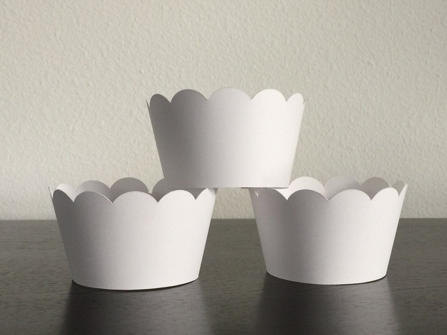 12 Cupcake Wrappers White