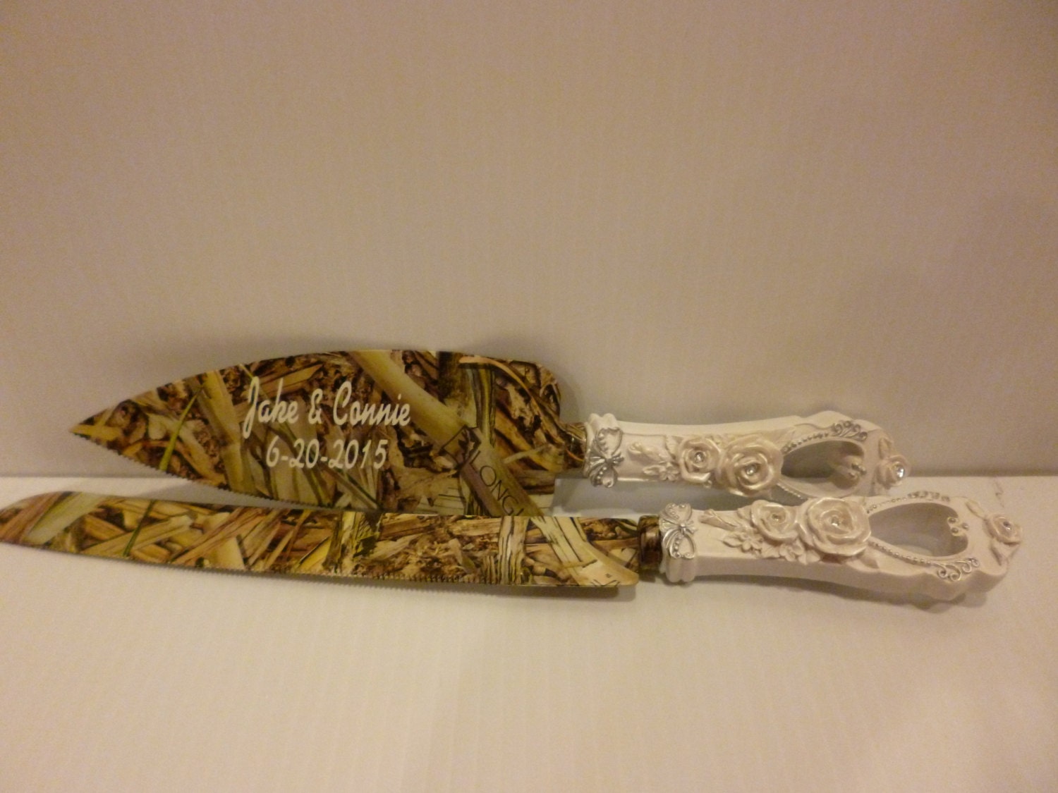 Rustic wedding  Camo  personalized wedding  cake  knife  set 