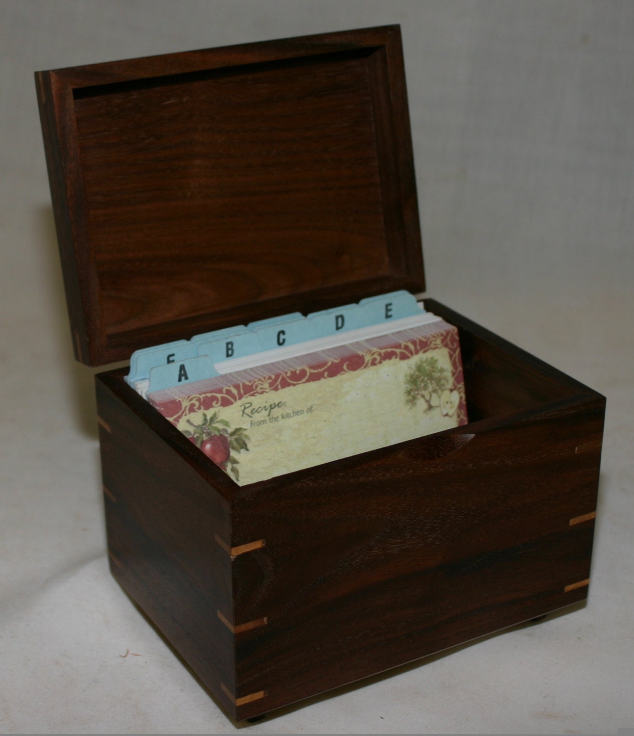 Recipe Box for 4x6 cards with card holder for easy viewing