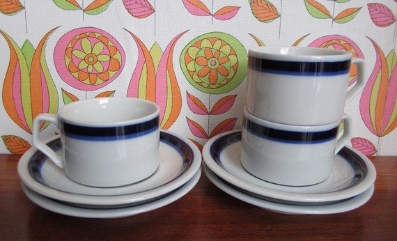 Coffee White Porcelain Saucers  Tea  Vintage Three 3 Blue Four Hotel vintage inn Cups  cups