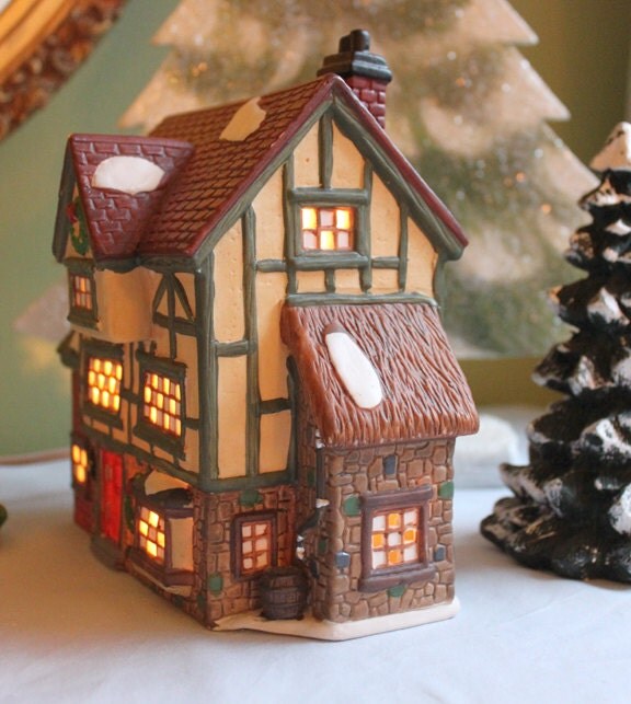 Dickens Keepsake Christmas Village House. Porcelain Hand