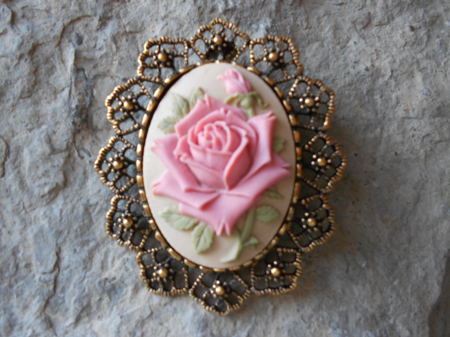 2 in 1 Pink Rose Cameo Brooch/Pin/Pendant Beautiful Detail