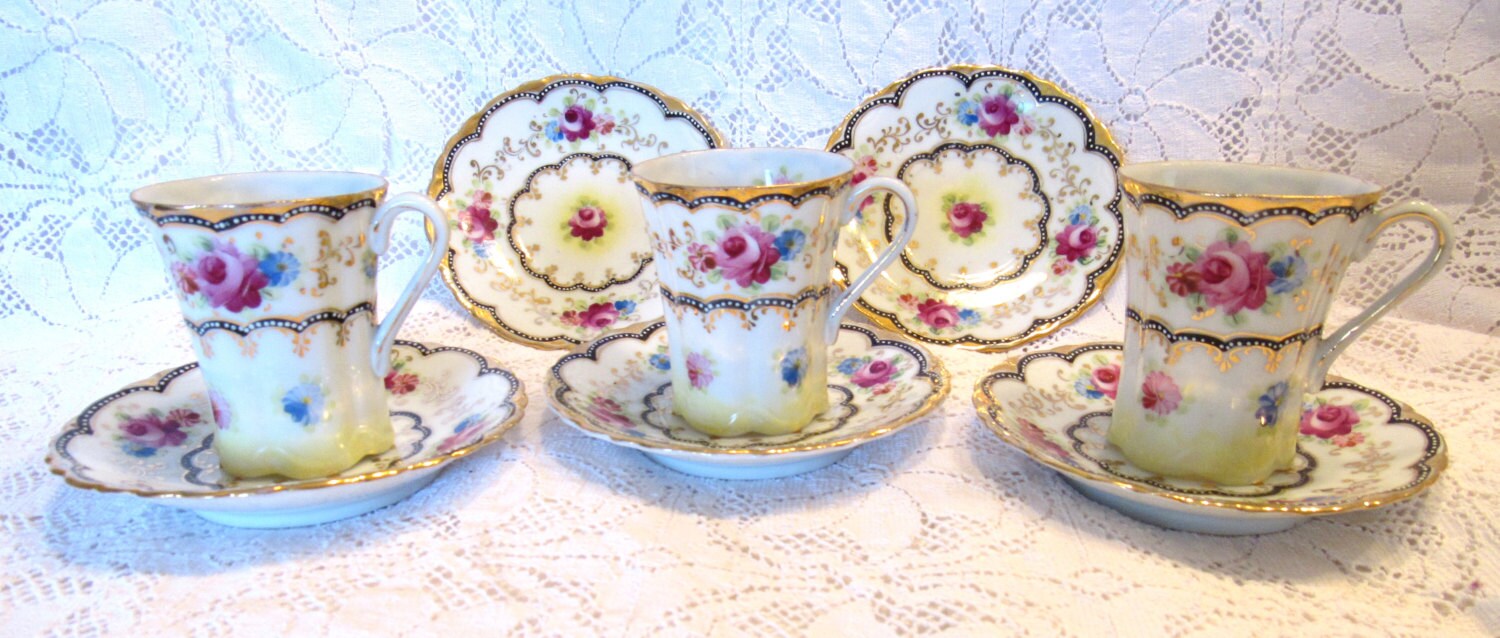 Victorian Style Tea Cups and Saucers Romantic