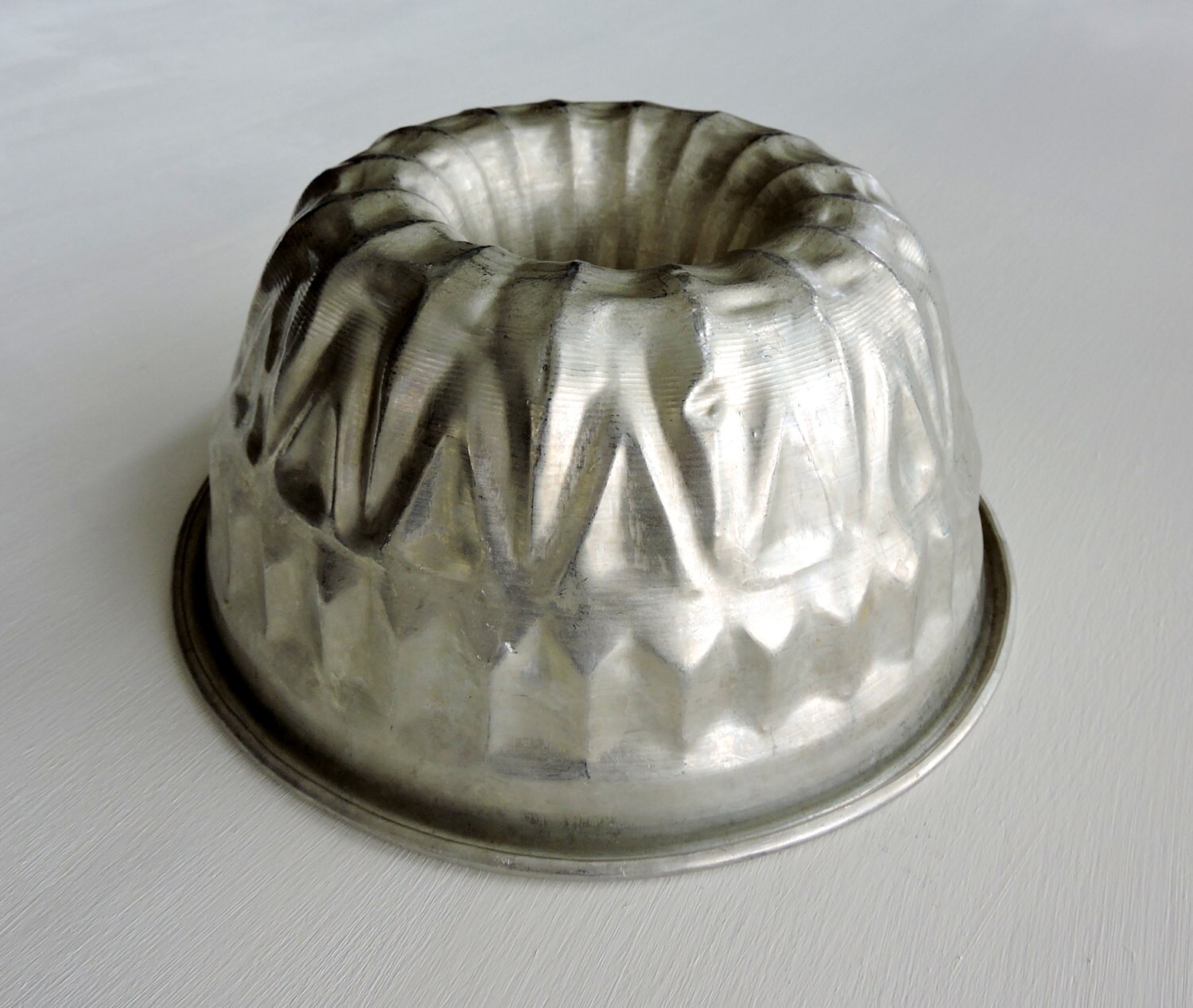 Large Vintage Aluminum Bundt Cake Pan Silver 1950s Mid
