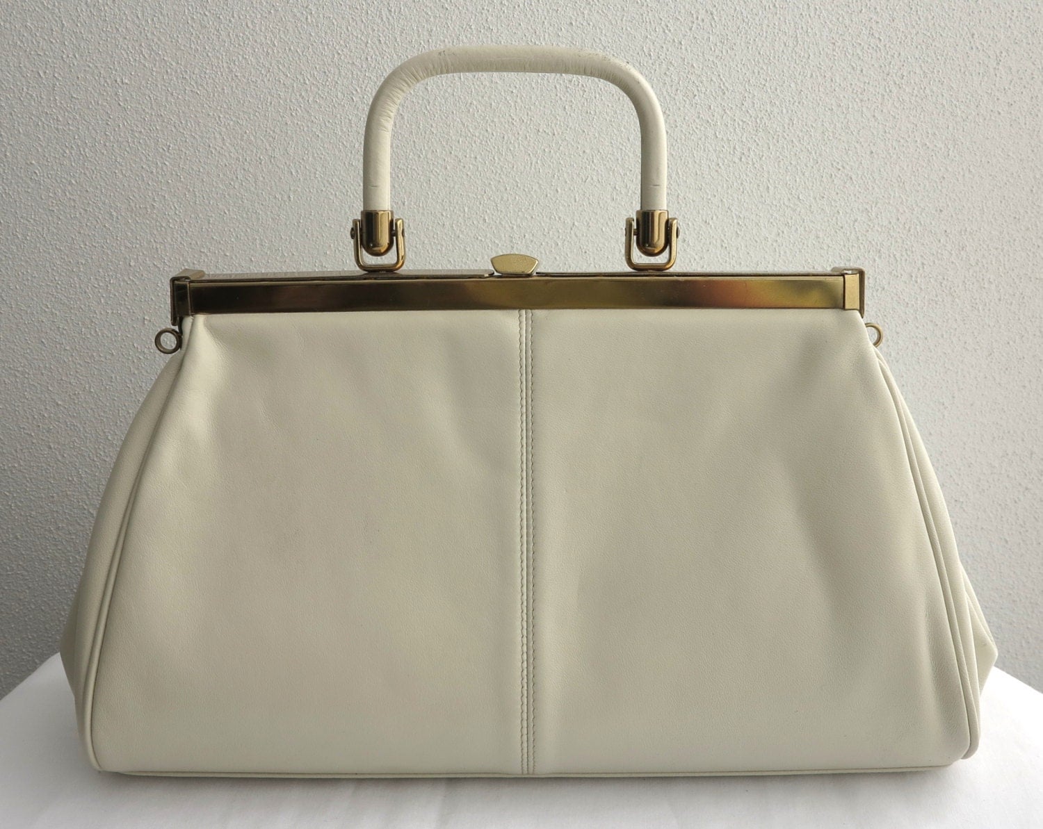Vintage cream colored leather handbag statement bag by CardCurios