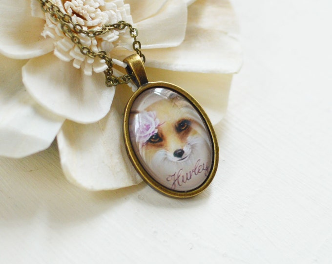 GLAMOUR // Oval pendant metal brass with the image of fox under glass // Retro, Vintage // Fashion, Style, Beauty // Soft, Pink // Hurley