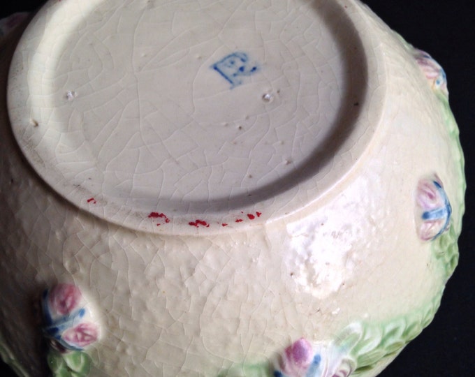 Storewide 25% Off SALE Vintage Egg-Shell & Raised Garland Roseville Pottery Bowl Crafted in The Iconic and Rare 'La Rose' Pattern