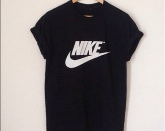 sassy Classic old skool nike tshirt urban street festival celeb