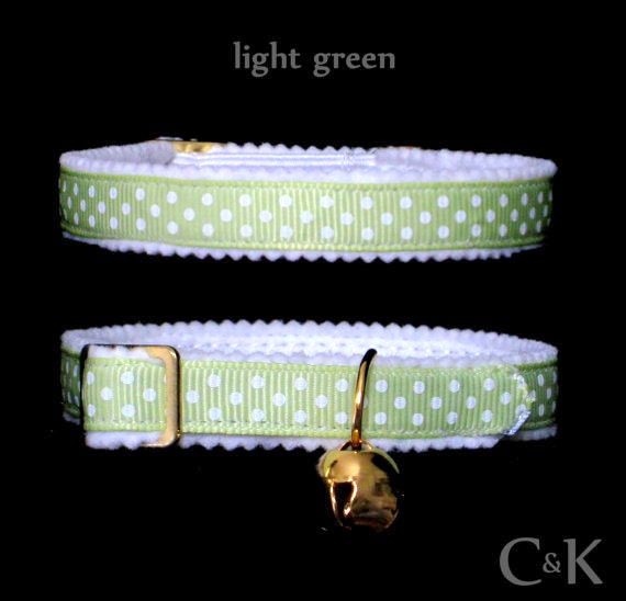 Light green cat collar in Polkadot Print Comes by CocoandKing