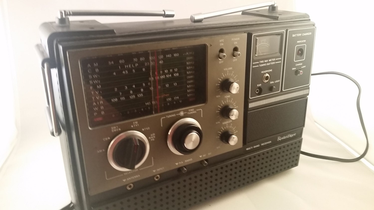 Vintage Multi Band Radio Multi Band Radio by sistersvintageattic