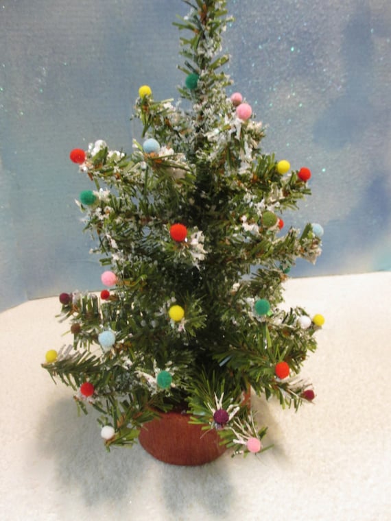 cedar stump artificial christmas tree with dusting of snow and cedar stump artificial christmas tree with dusting of snow and