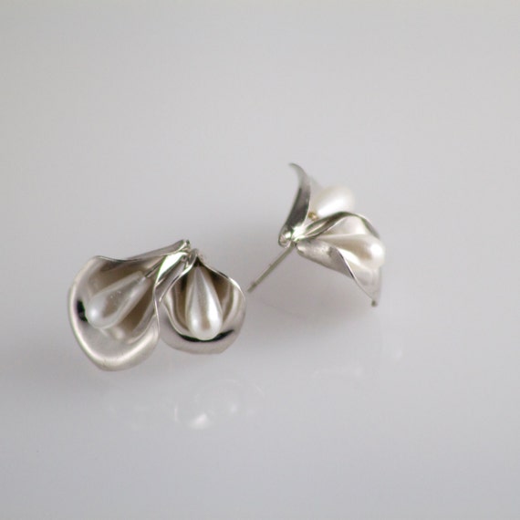 Freshwater Pearl Calla Lily Earrings Sterling by SunnyYellowRetro