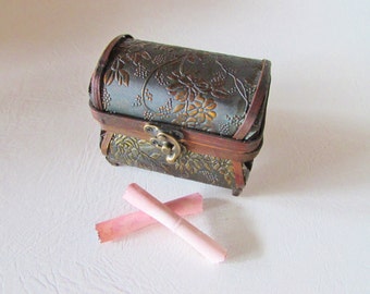 Romantic Scroll Box, Love Movie Quotes in Treasure Chest for Girlfriend, Wife, Perfect Valentines, Anniversary, Christmas, Birthday gift
