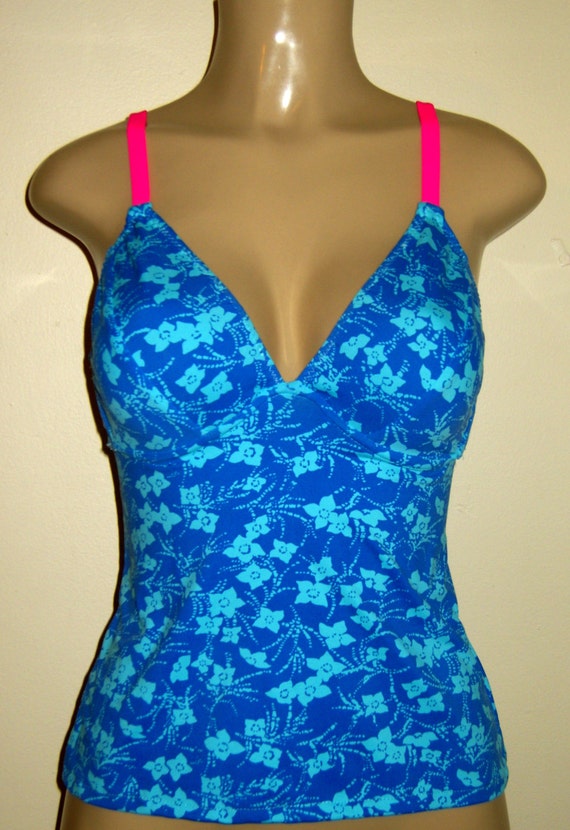 V Neck Underwire Tankini Top.Swimwear tankinisLarger cup