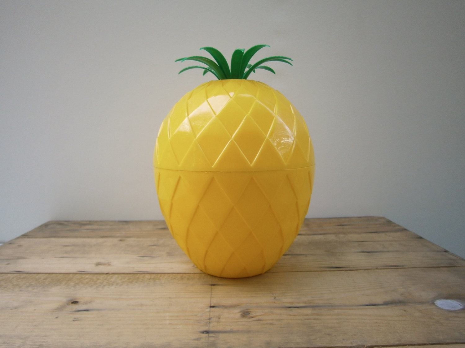 vintage french retro Pineapple ice bucket 70's // plastic