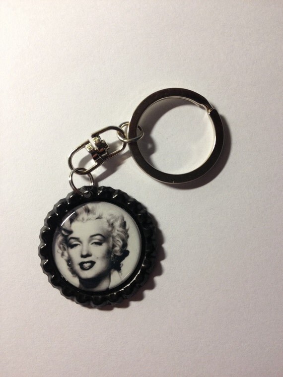 Sexy icon pinup keychain