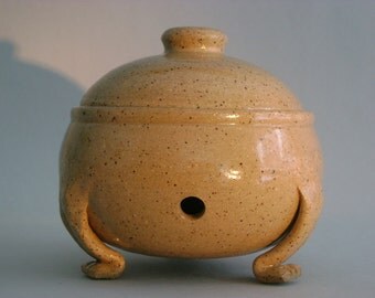 Light Stoneware Garlic Keeper With Feet