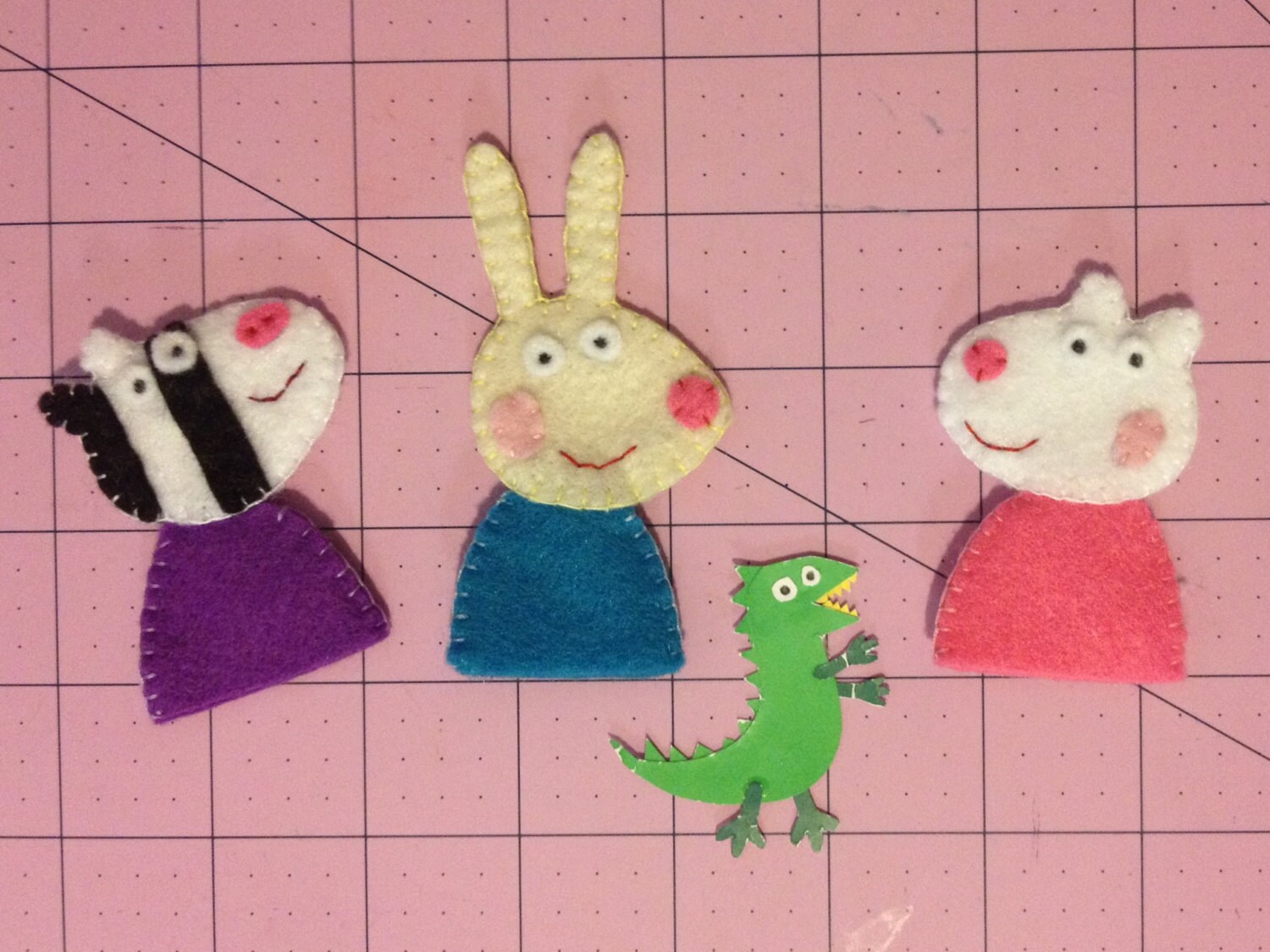 New Peppa Pig inspired Felt Finger Puppets by CraftyMamiPig