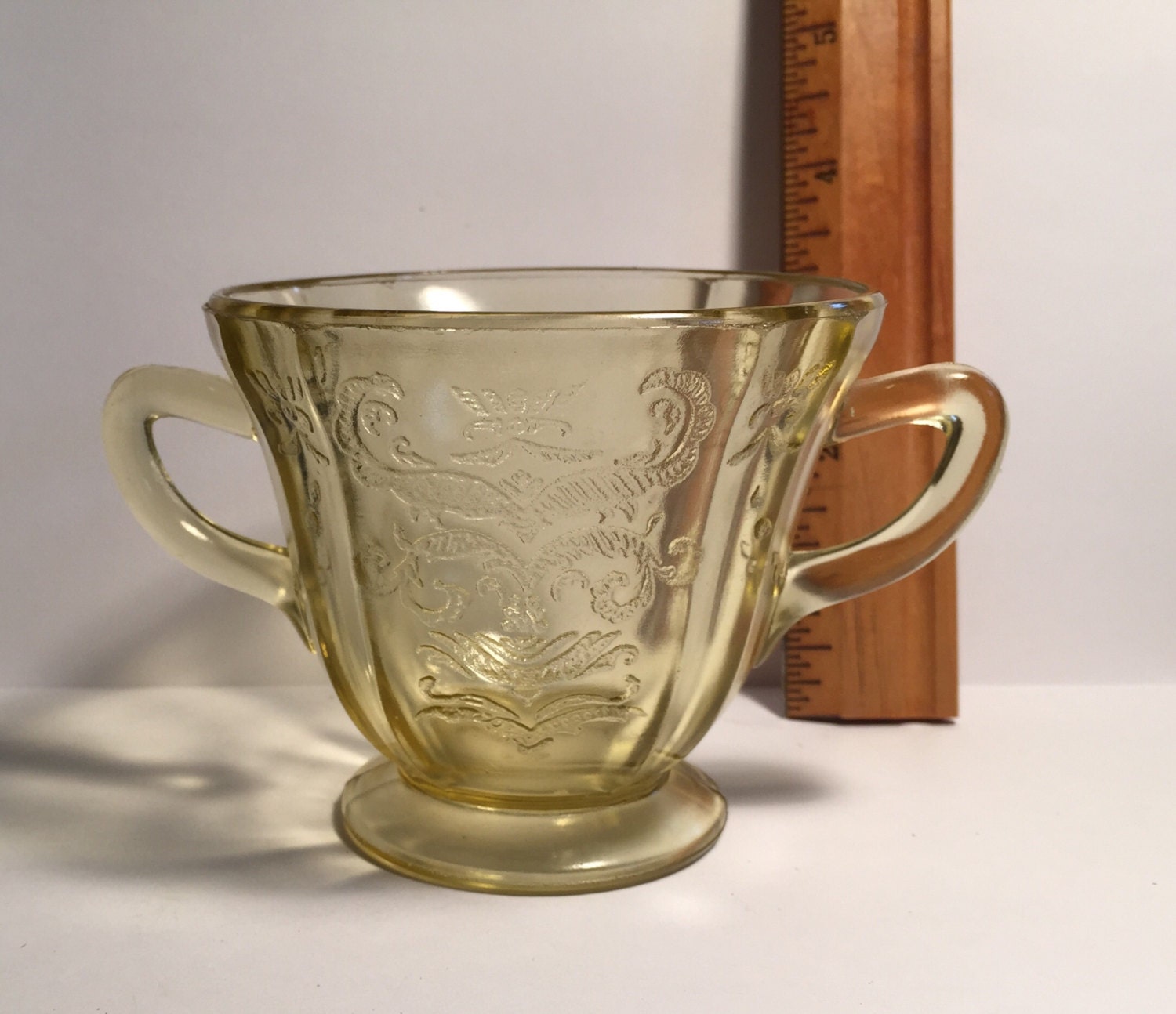 Depression glass. Yellow sugar bowl. Beautiful by LukesLoot
