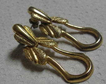 Items similar to Vintage goldtone filigree pierced earrings on Etsy