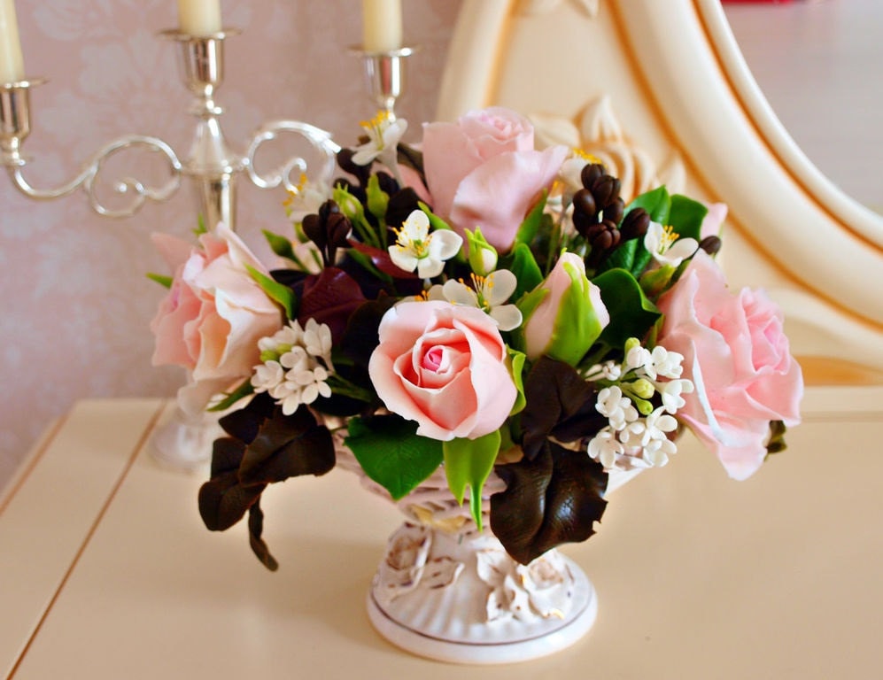 Flower Arrangements Home Decor Bouquet of Roses and