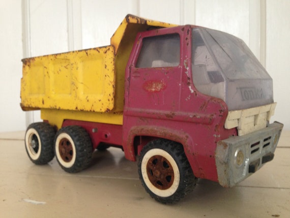vintage metal tonka dump truck