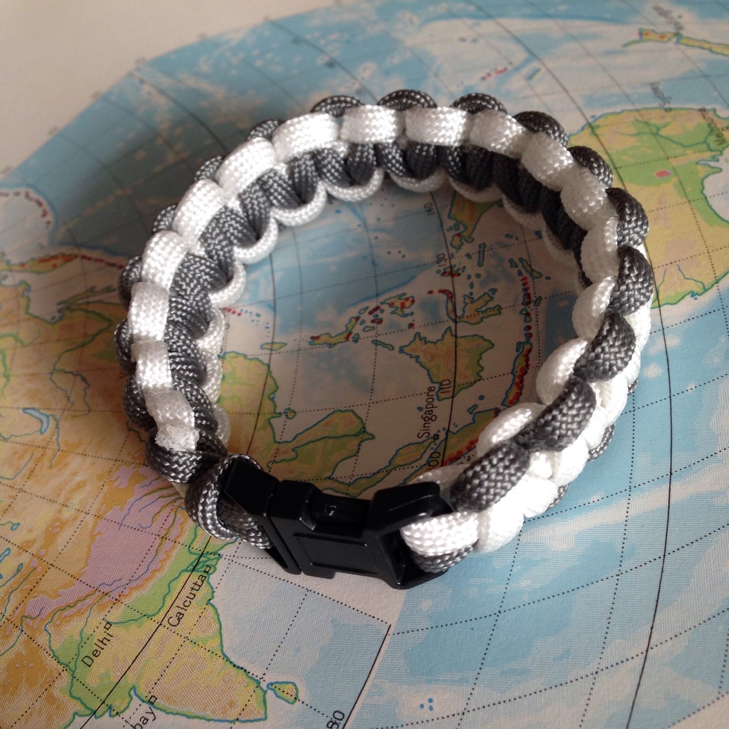 Grey and White Paracord Bracelet HandMade by TheUKParacordMan