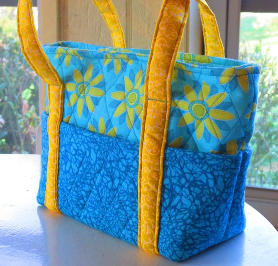 Items similar to Small Tote, So Cute Little Tote, Quilted Tote Bag, Quilted Purse on Etsy
