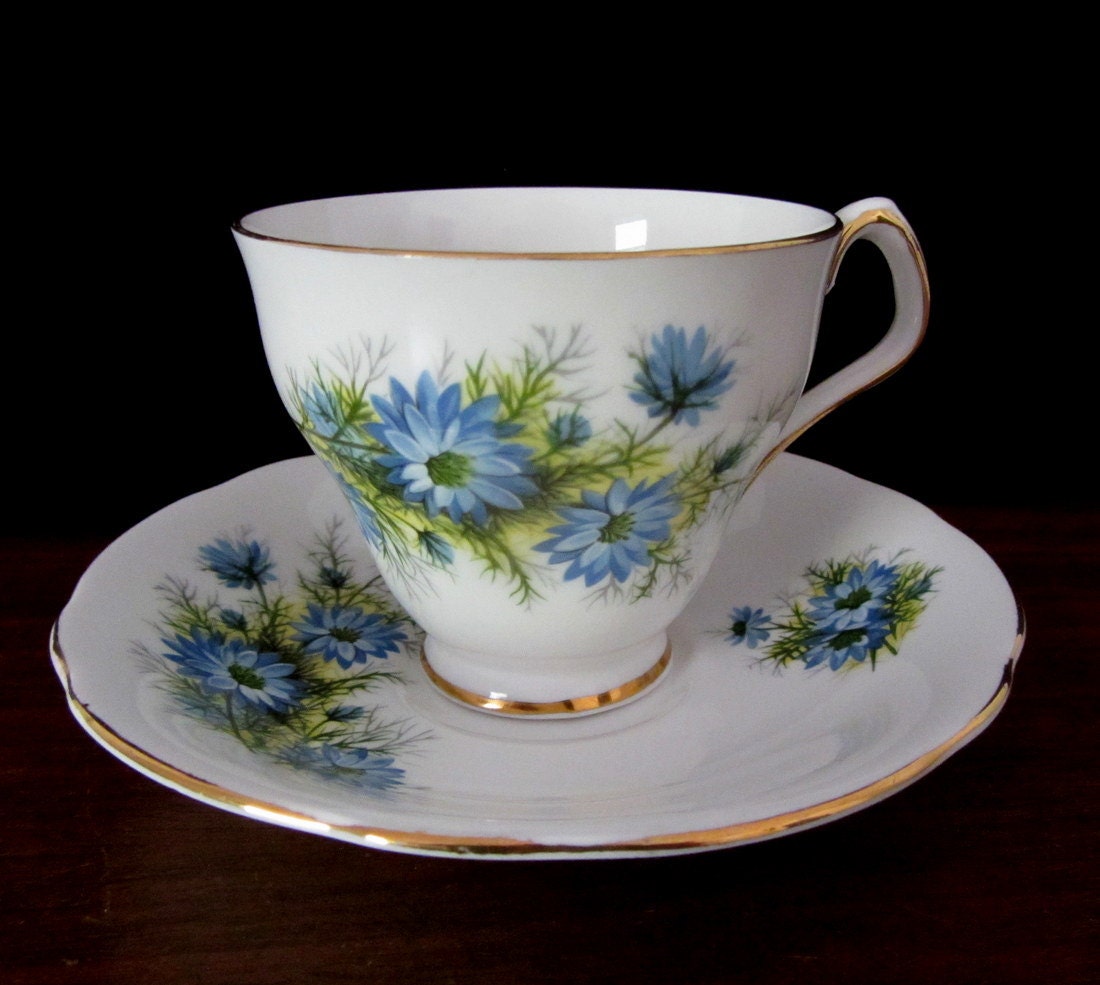 royal-windsor-fine-bone-china-blue-floral-teacup-and-saucer