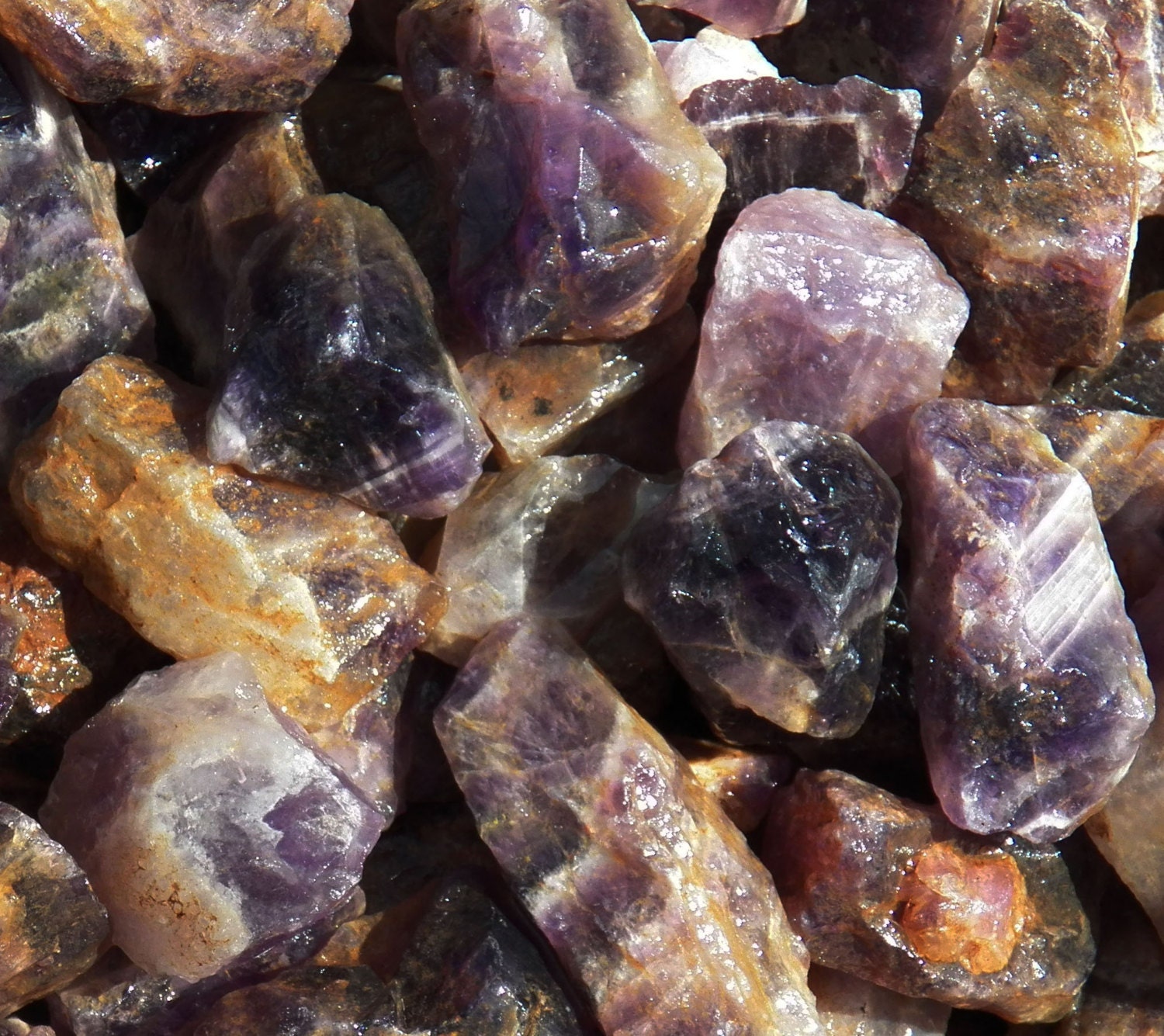 raw amethyst rock