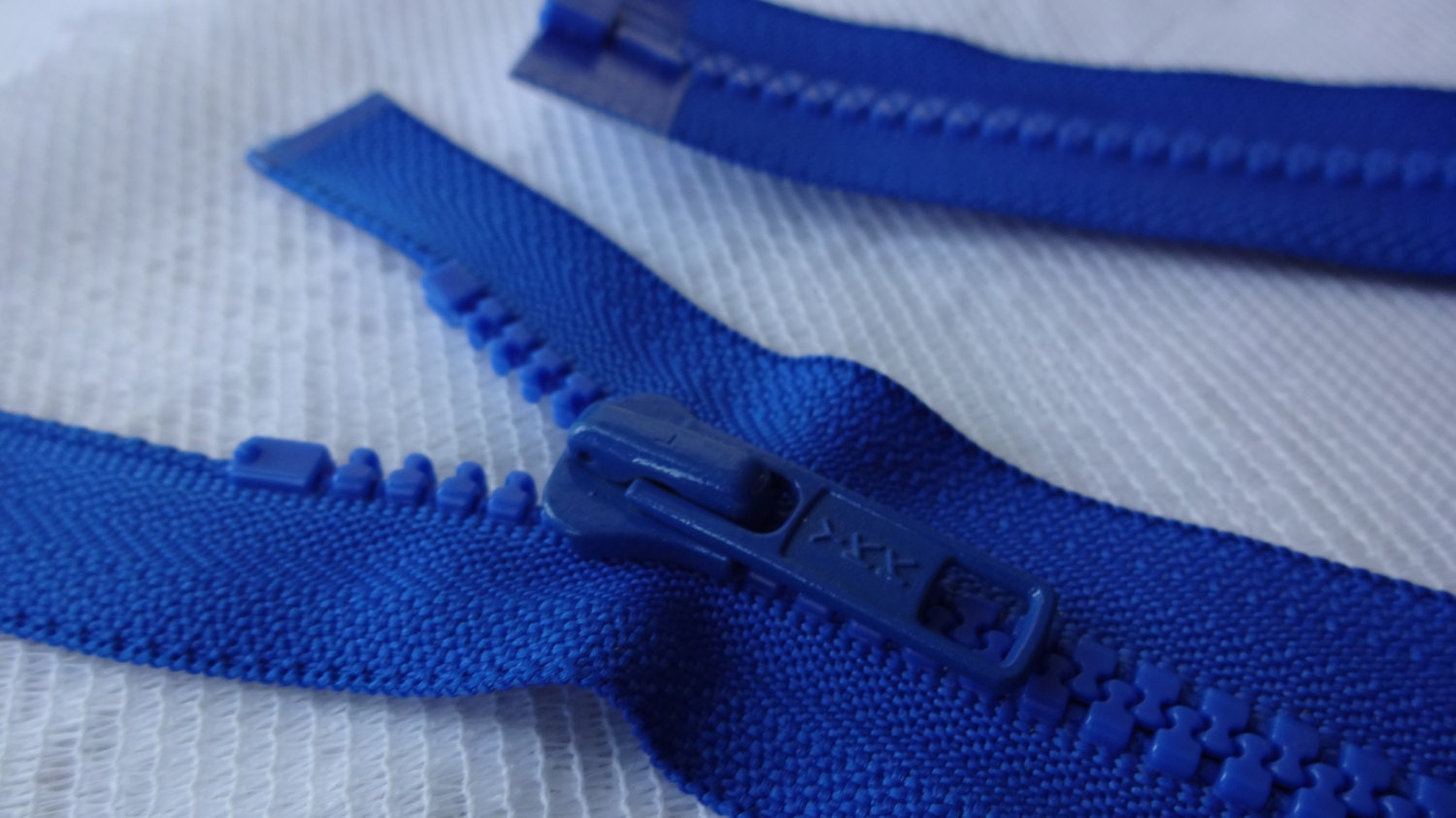 18.5 Blue YKK Molded Plastic Separating Zipper 18.5