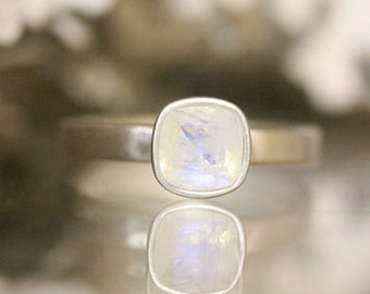 Silvershake 7x5 Mm Oval Rainbow Moonstone Ring - 925 Sterling Silver Triquetra Celtic Knot - View #7