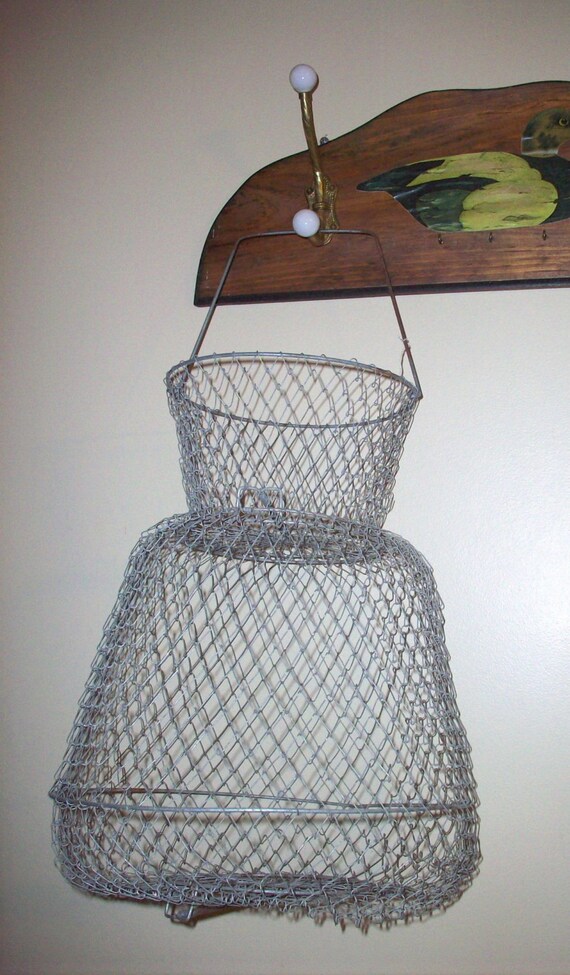 Vintage Wire Mesh Collapsible Fish Minnow Bait Basket. by fuzzyra