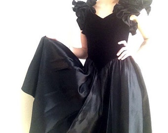 80s black velvet dress ballgown southern gothic size small MIDNIGHT DREAM