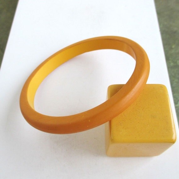 Yellow Bakelite Bangle Bracelet Vintage