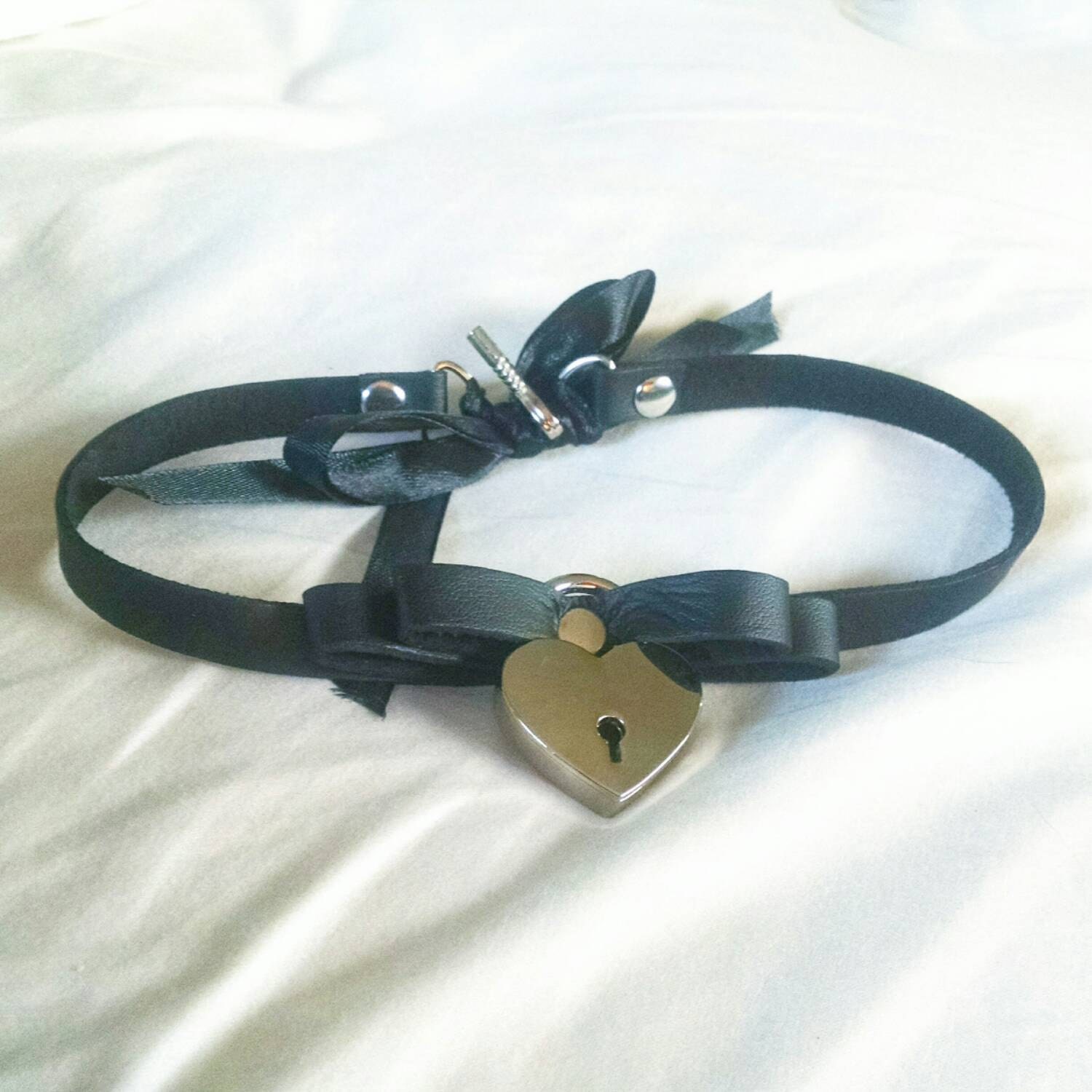 Heart lock & key collar pink or black by kinkygirly on Etsy