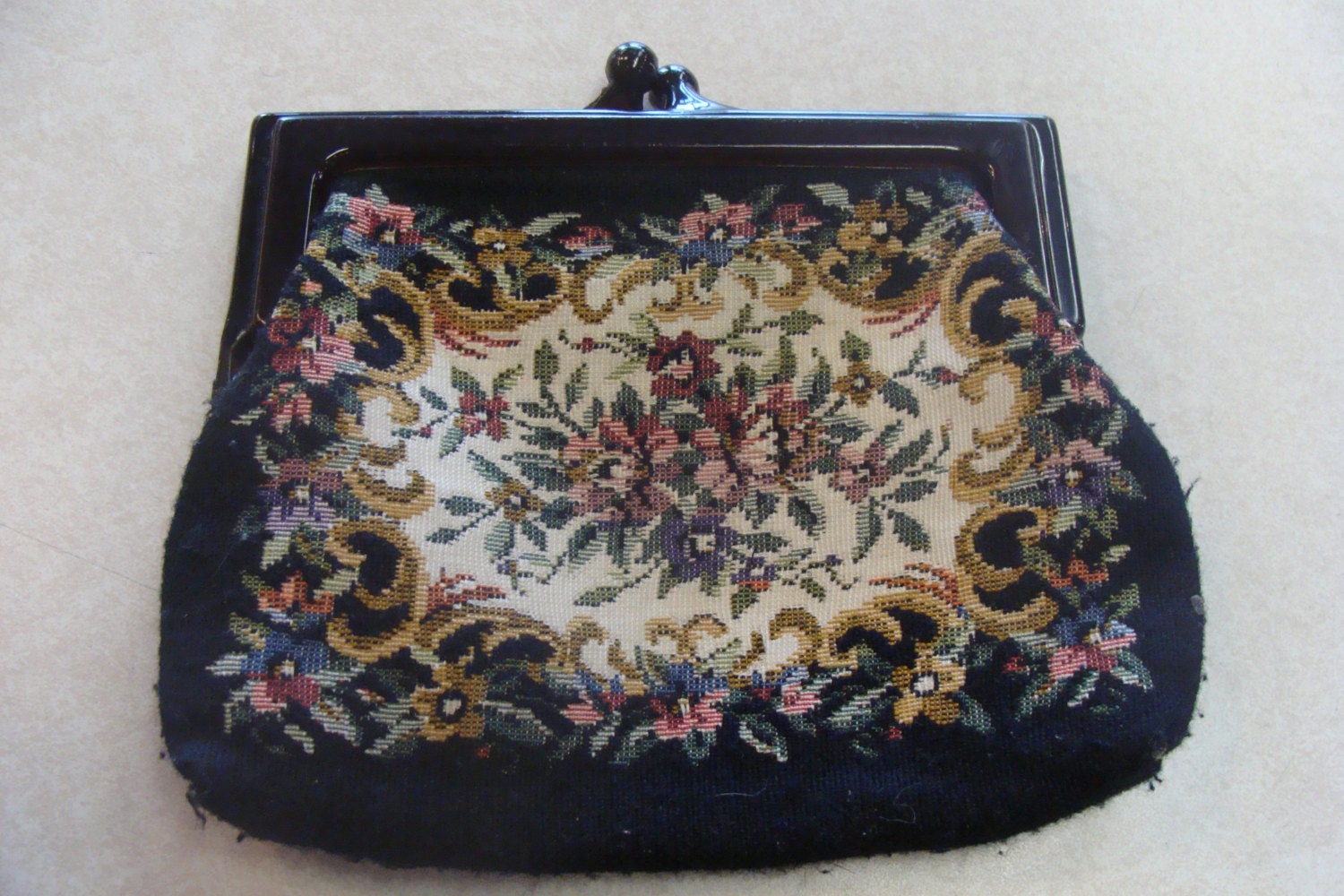 NEEDLEPOINT style COIN PURSE small clutch pouch bag vintage