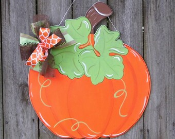 Pumpkin Door Hanger, Fall Door Hanger, Pumpkin with Leaves, Autumn Door Decor, Harvest Decor, Thanksgiving Decor