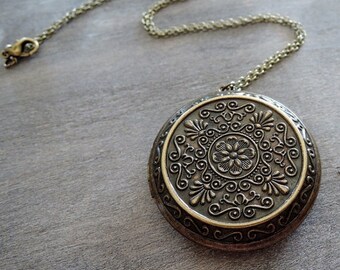 Locket FREE SHIPPING Gifts for Man Locket necklace Antique brass Photo ...
