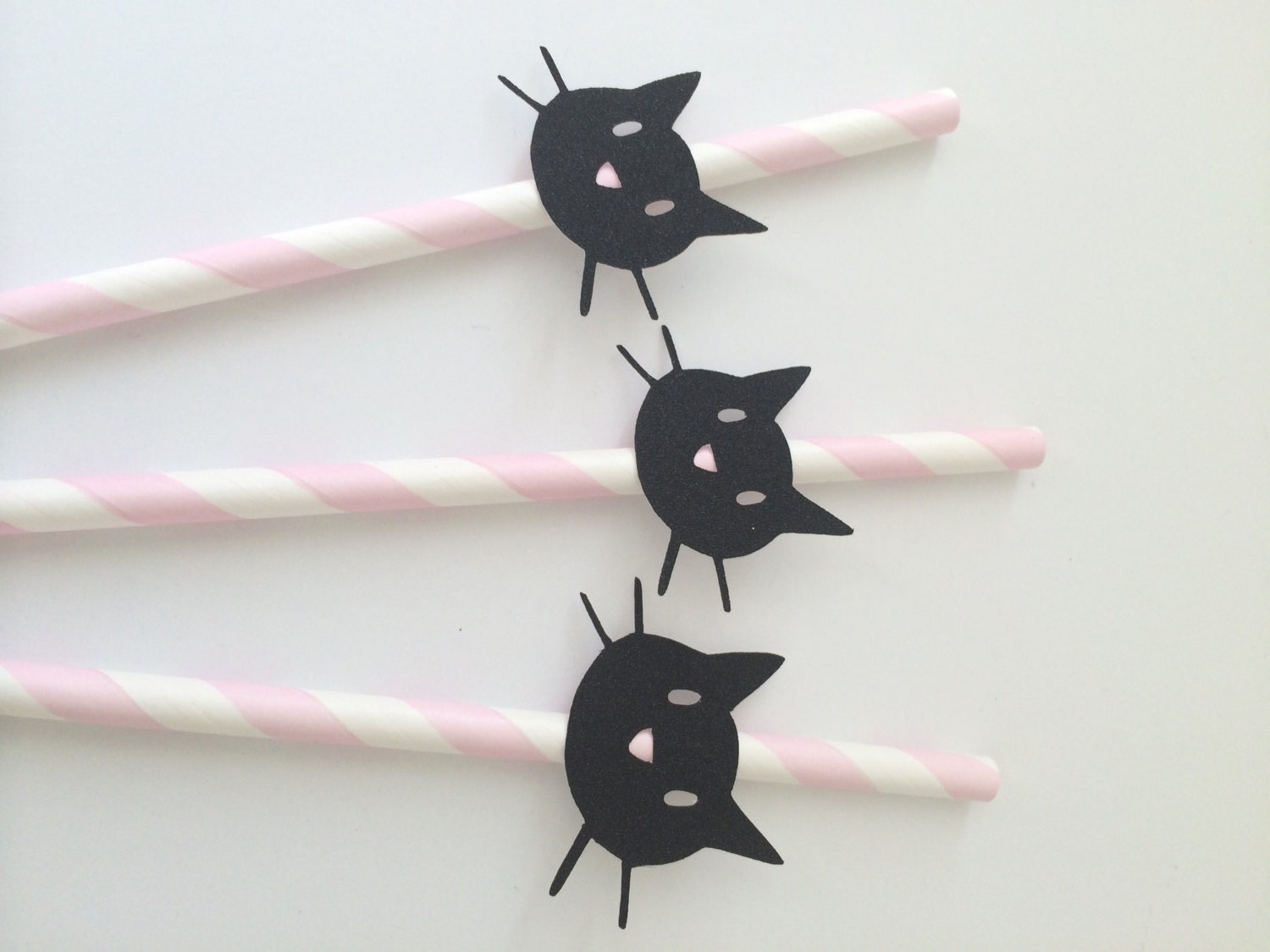 10 Kitty Cat Paper Straws on Pink Paper Straws. Black Glitter