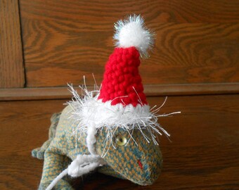 Tiny Pet Santa Hat for Bearded Dragons, Guinea Pigs, Ferrets, Lizards, Hamsters, Hedgehogs, Rats, Crocheted Christmas Hat for Guinea Pigs