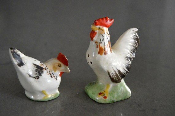 Salt and Pepper Shakers Rooster and Hen Chickens Japan