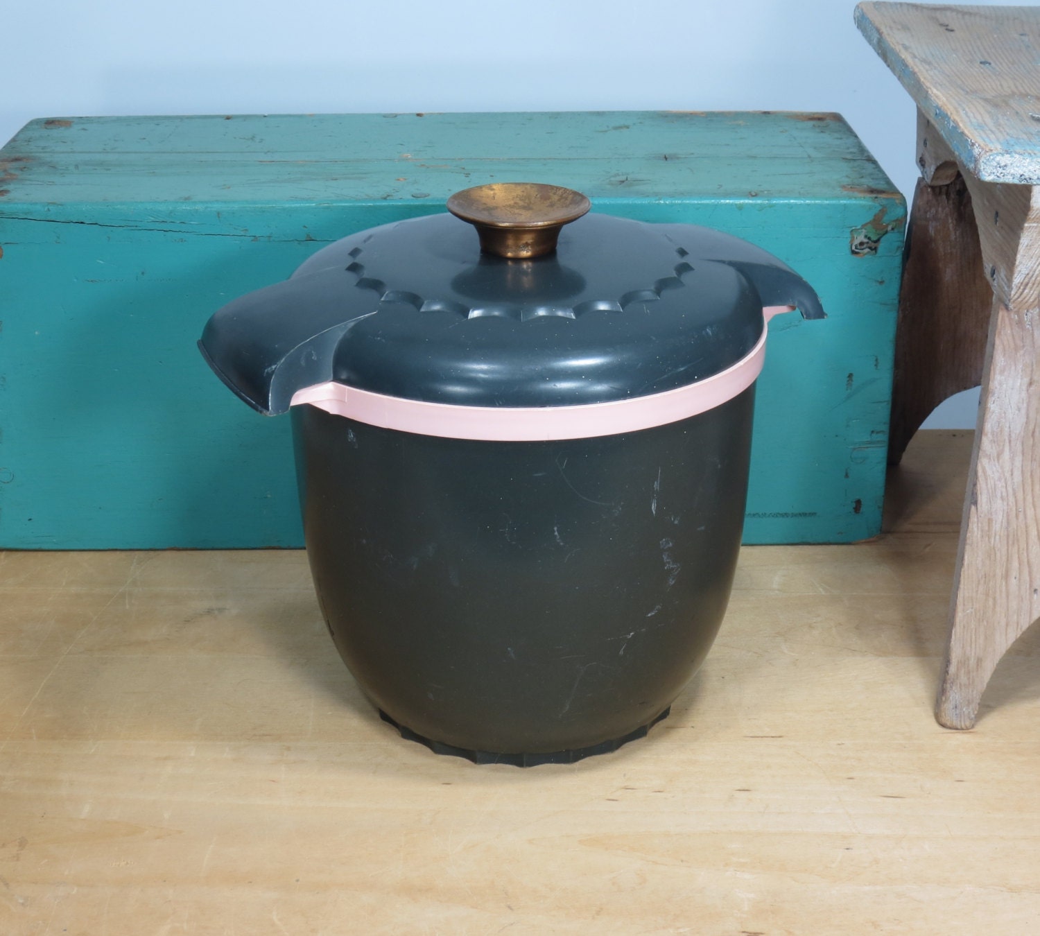 Mid Century Gray and Pink Plastic Ice Bucket Gitsware No 175 USA