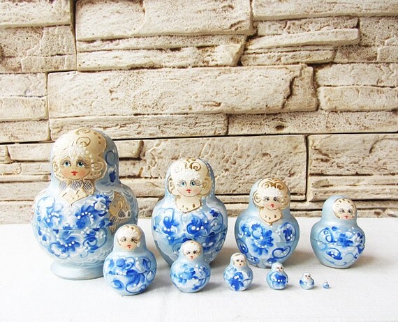 10 nesting dolls