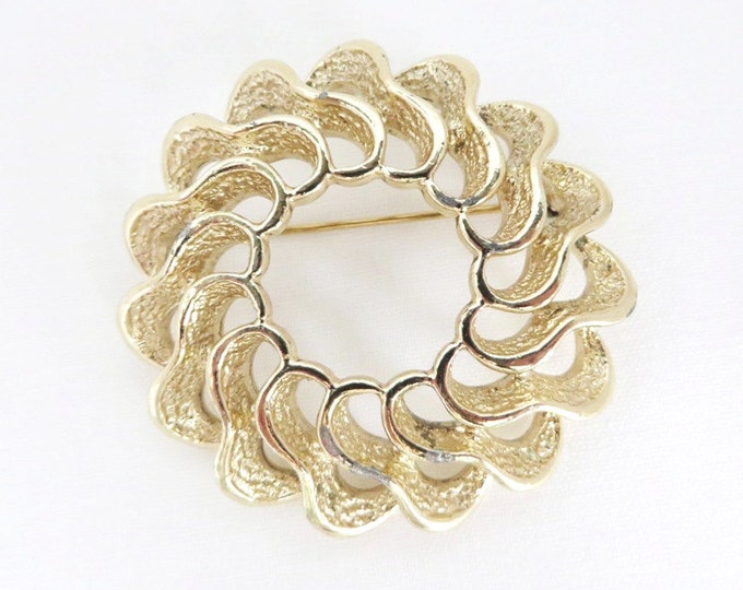 ON SALE! Vintage Sarah Coventry Abstract Circle Pin, Gold Tone Wreath Brooch, 1970s Designer Pin