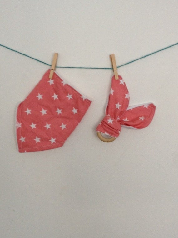 Dribble bib and wooden teether set