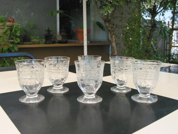short stemmed cocktail glasses