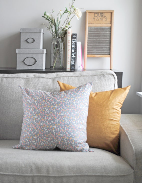 Items similar to Gray Floral Pillow Cover 18x18 on Etsy